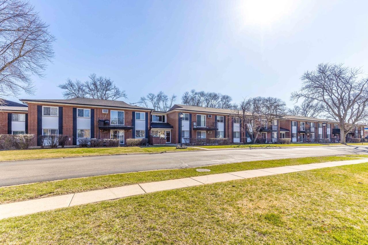 2407 E Brandenberry Ct. #2K, Arlington Heights, IL 60004