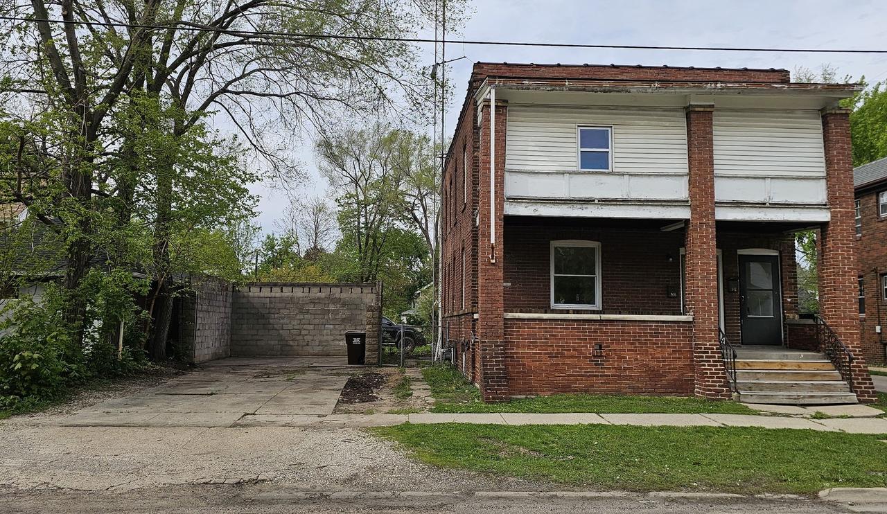 912 18th Ave., Rockford, IL 61104