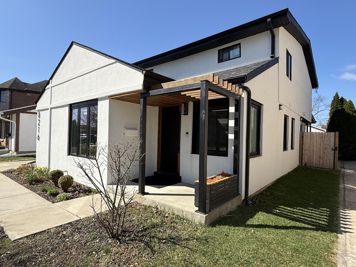 8216 N New England Ave., Niles, IL 60714
