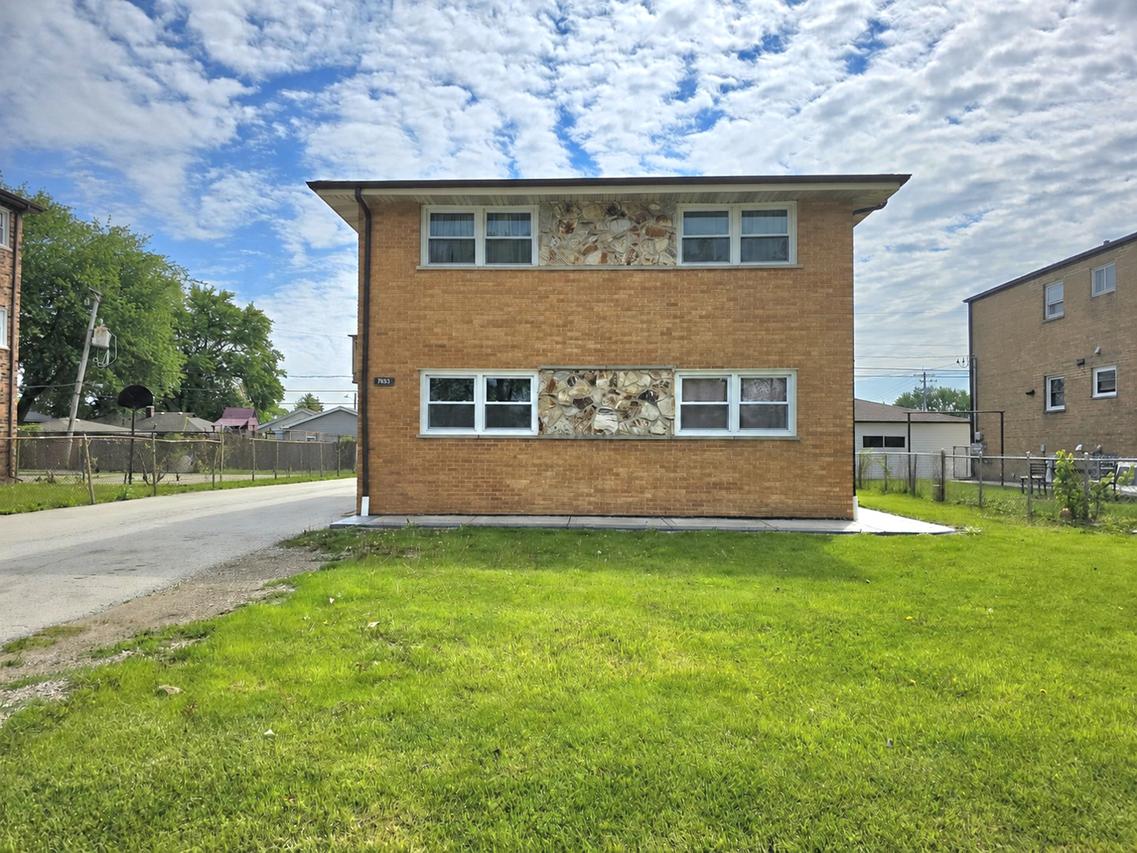 7653 S Roberts Rd., Bridgeview, IL 60455