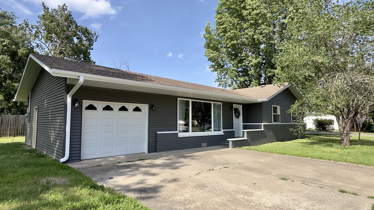 211 E Cleveland St., West Frankfort, IL 62896