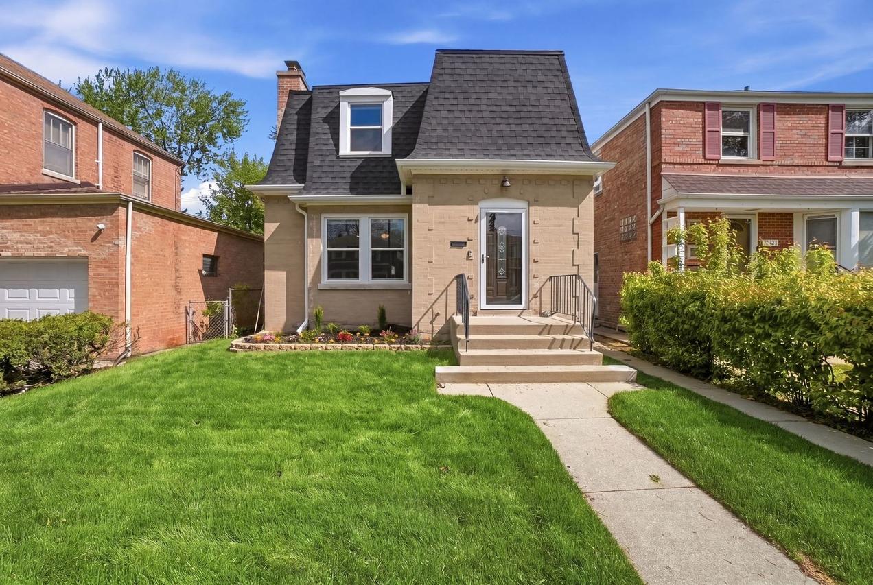 2724 W Jerome St., Chicago, IL 60645