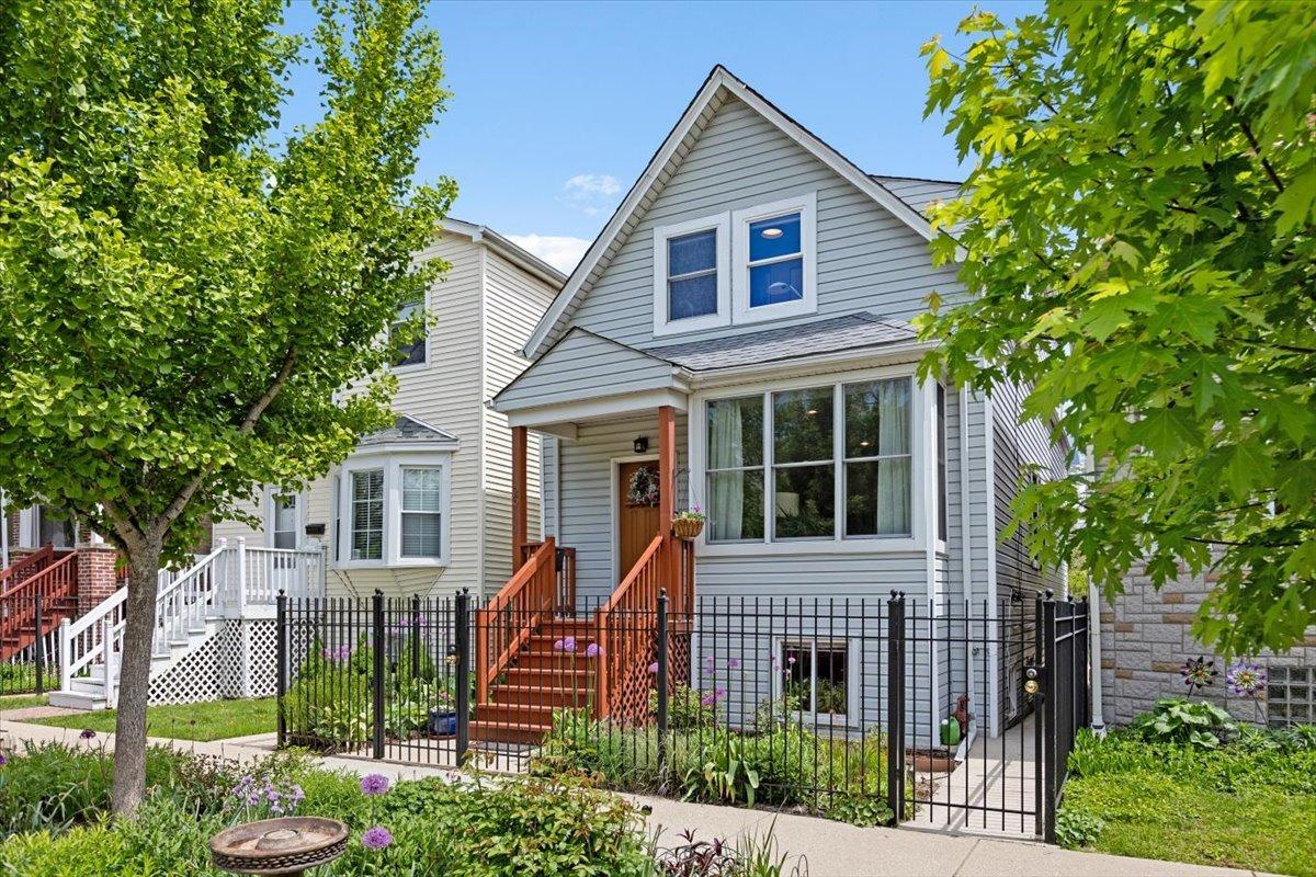 2911 N Washtenaw Ave., Chicago, IL 60618