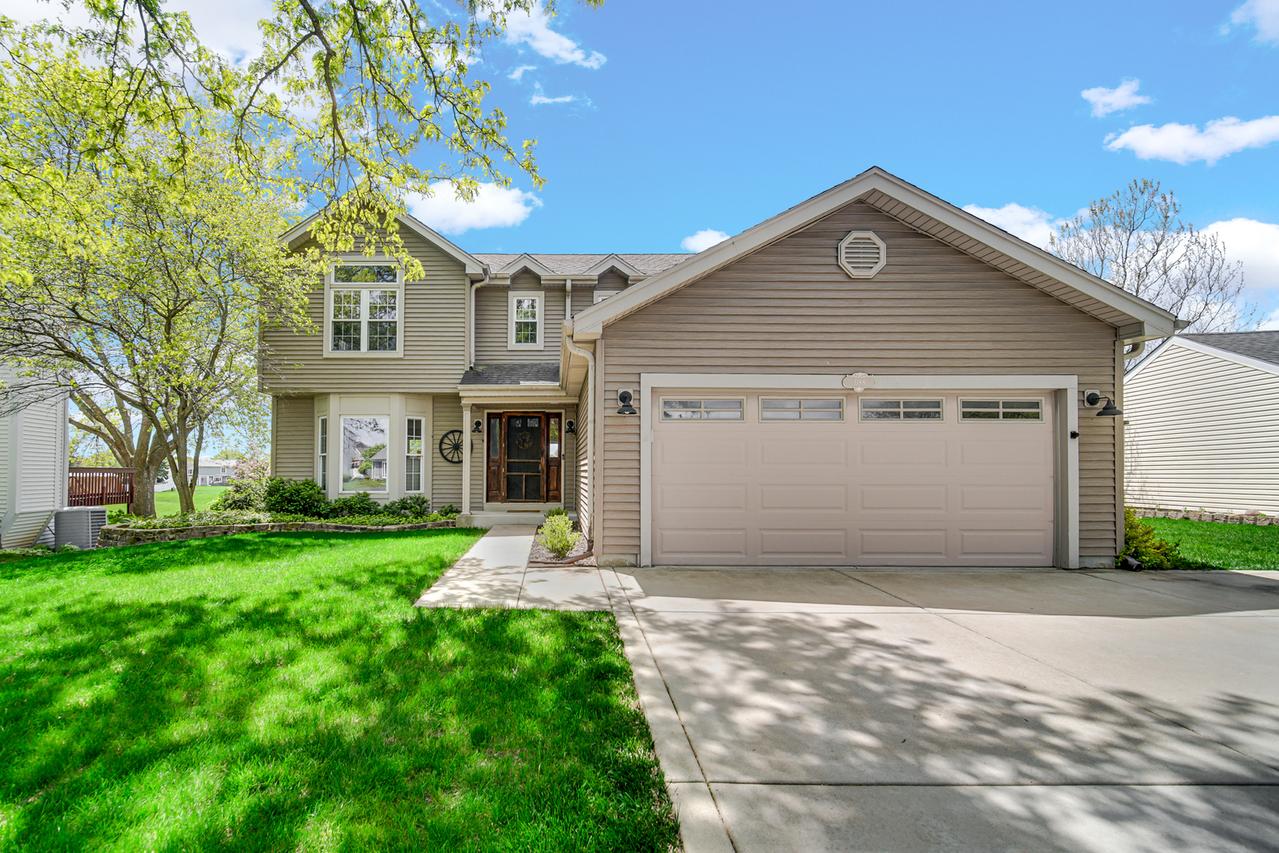 1188 Brookstone Dr., Carol Stream, IL 60188