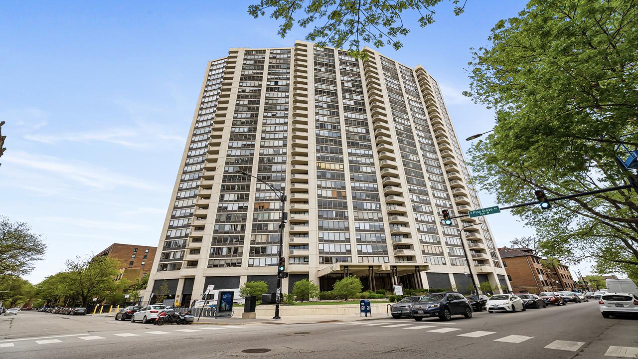 3930 N Pine Grove Ave. #1211, Chicago, IL 60613
