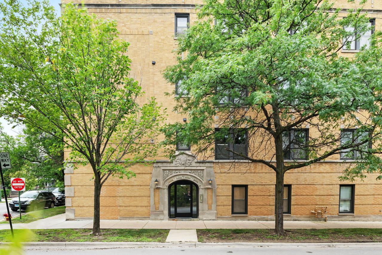 6148 N Ravenswood Ave. #2, Chicago, IL 60660