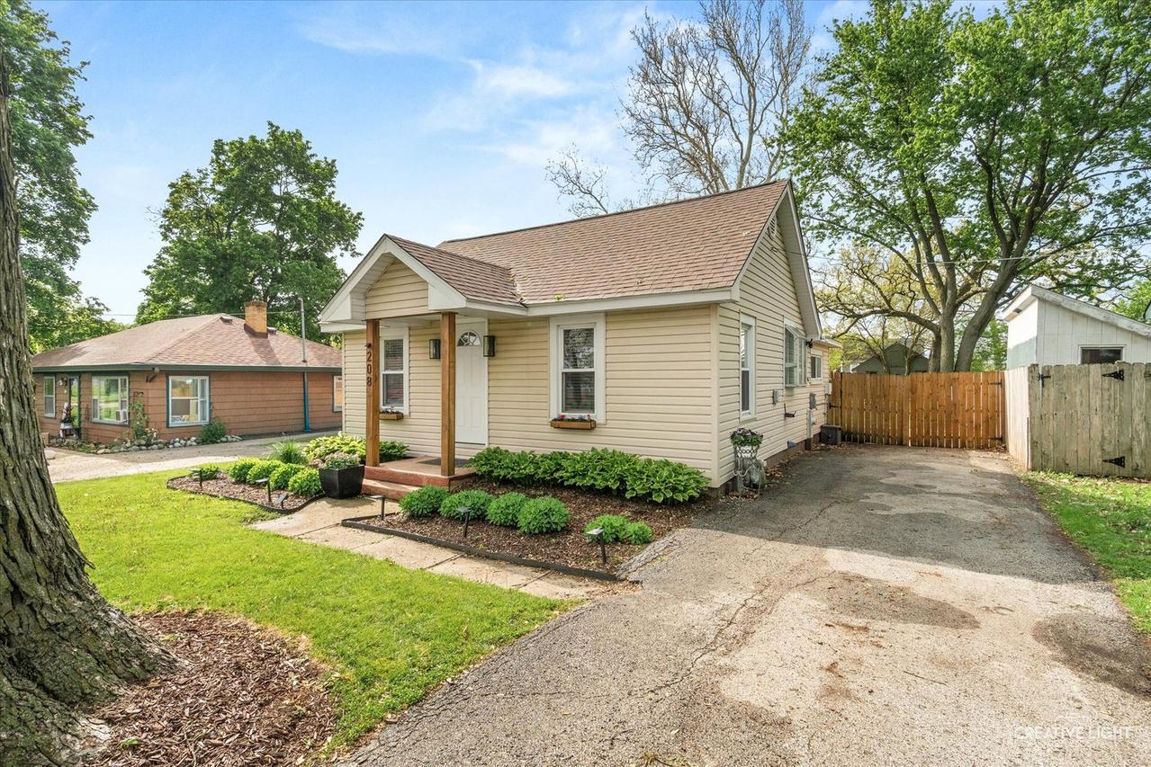 208 Oak St., Big Rock, IL 60511