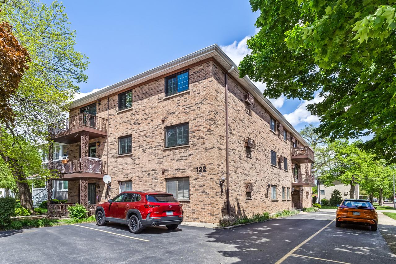 122 Circle Ave. #307, Forest Park, IL 60130