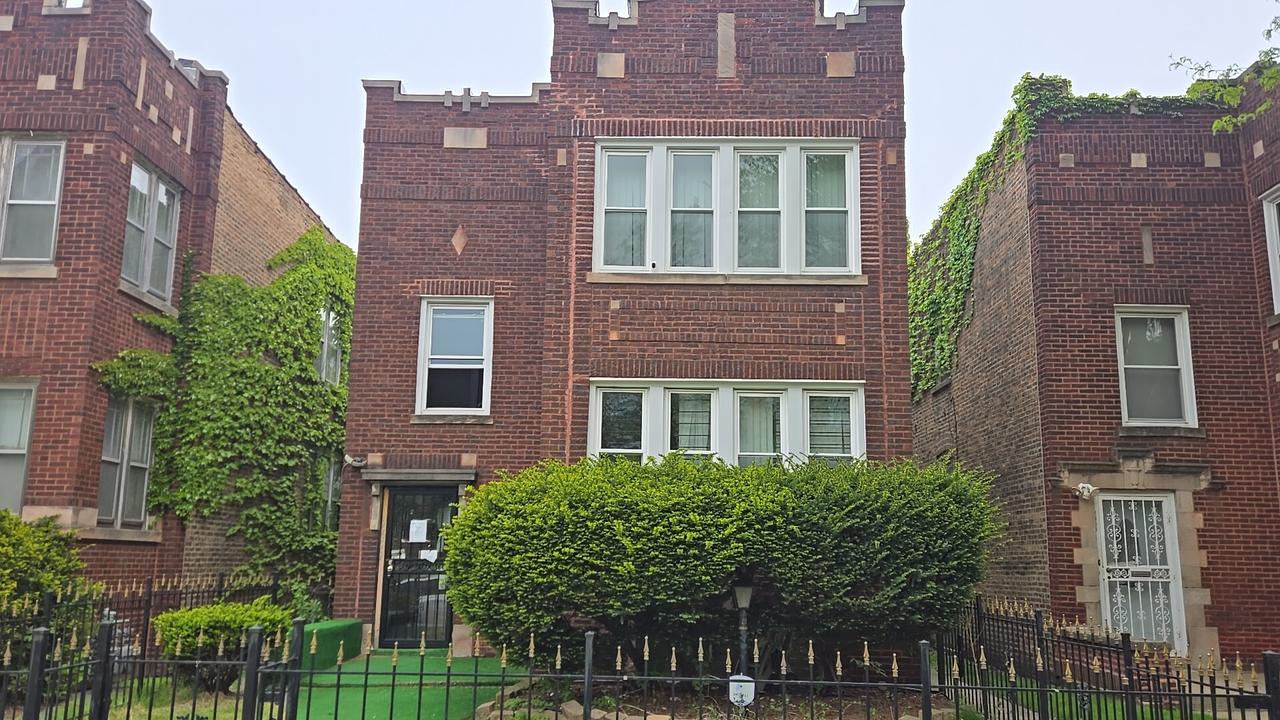 7627 S Bennett Ave., Chicago, IL 60649