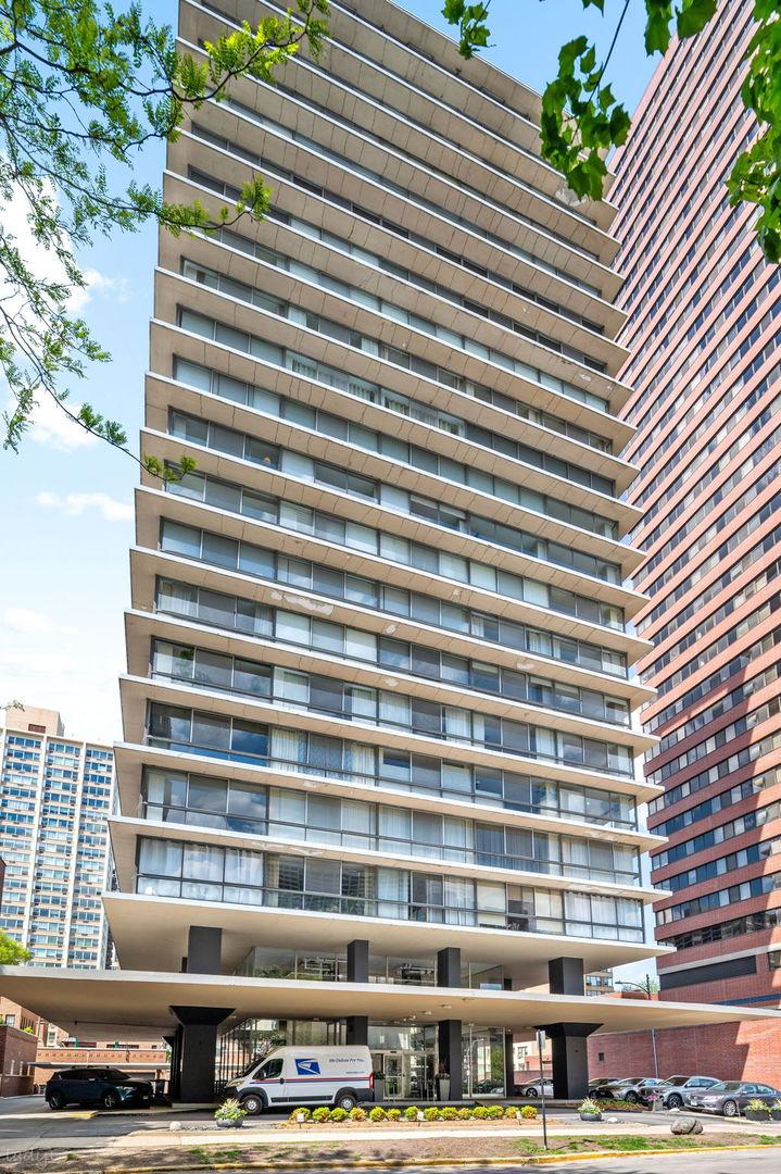 320 W Oakdale Ave. #702, Chicago, IL 60657