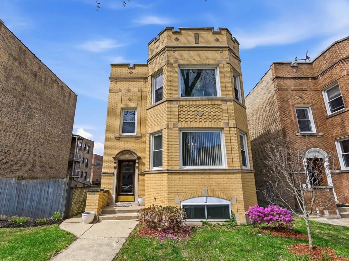 6710 N Artesian Ave., Chicago, IL 60645