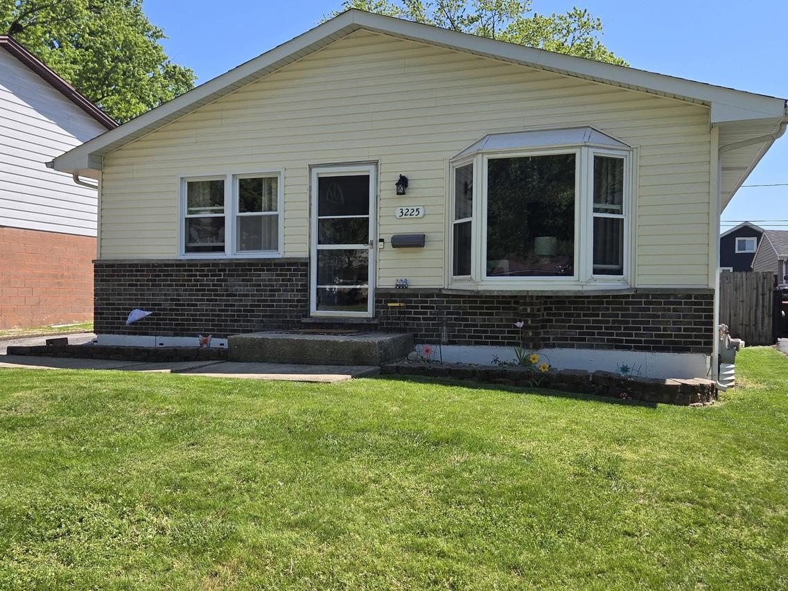 3225 Butler Ave., Steger, IL 60475