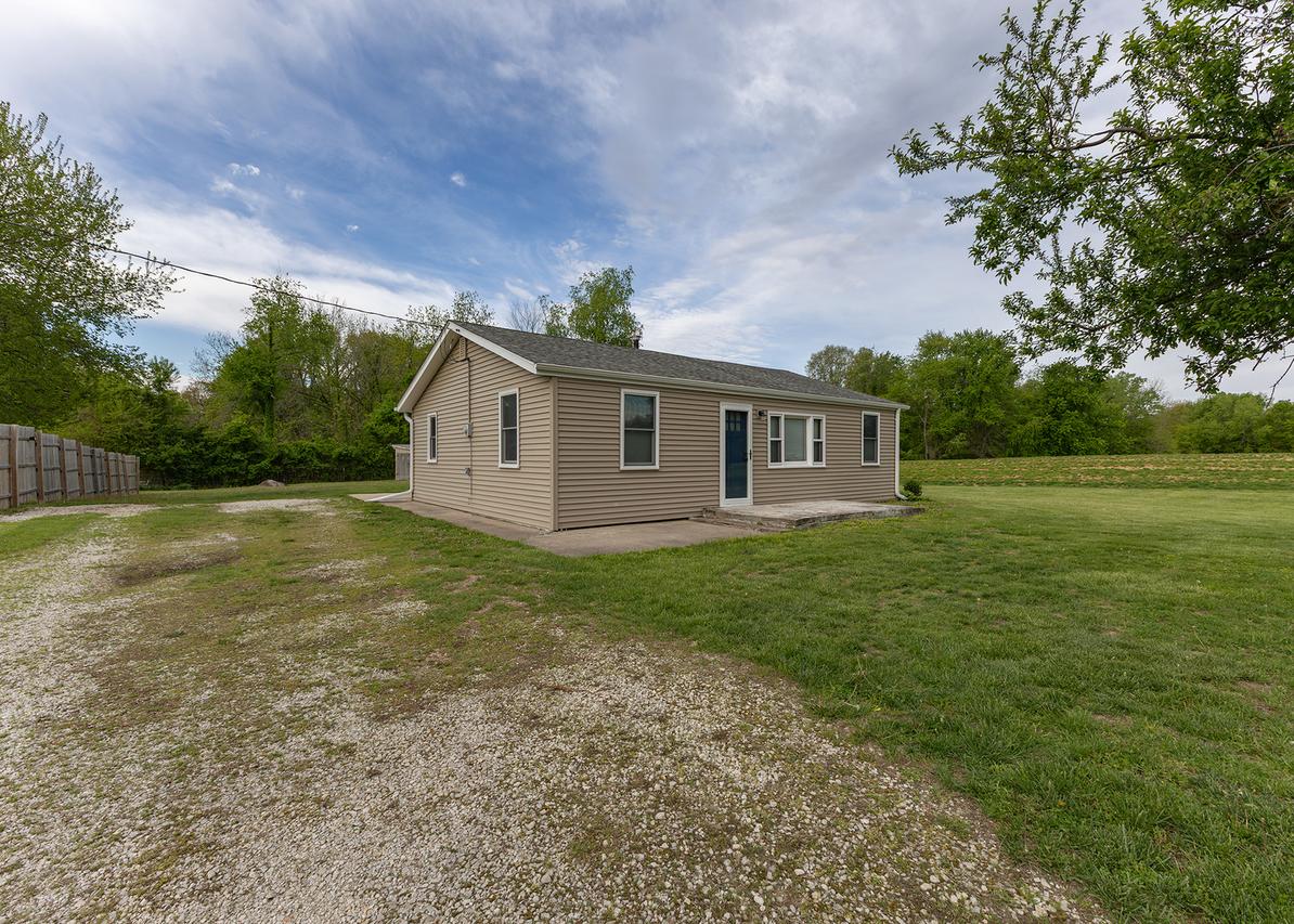 803 12th St., Rapids City, IL 61278