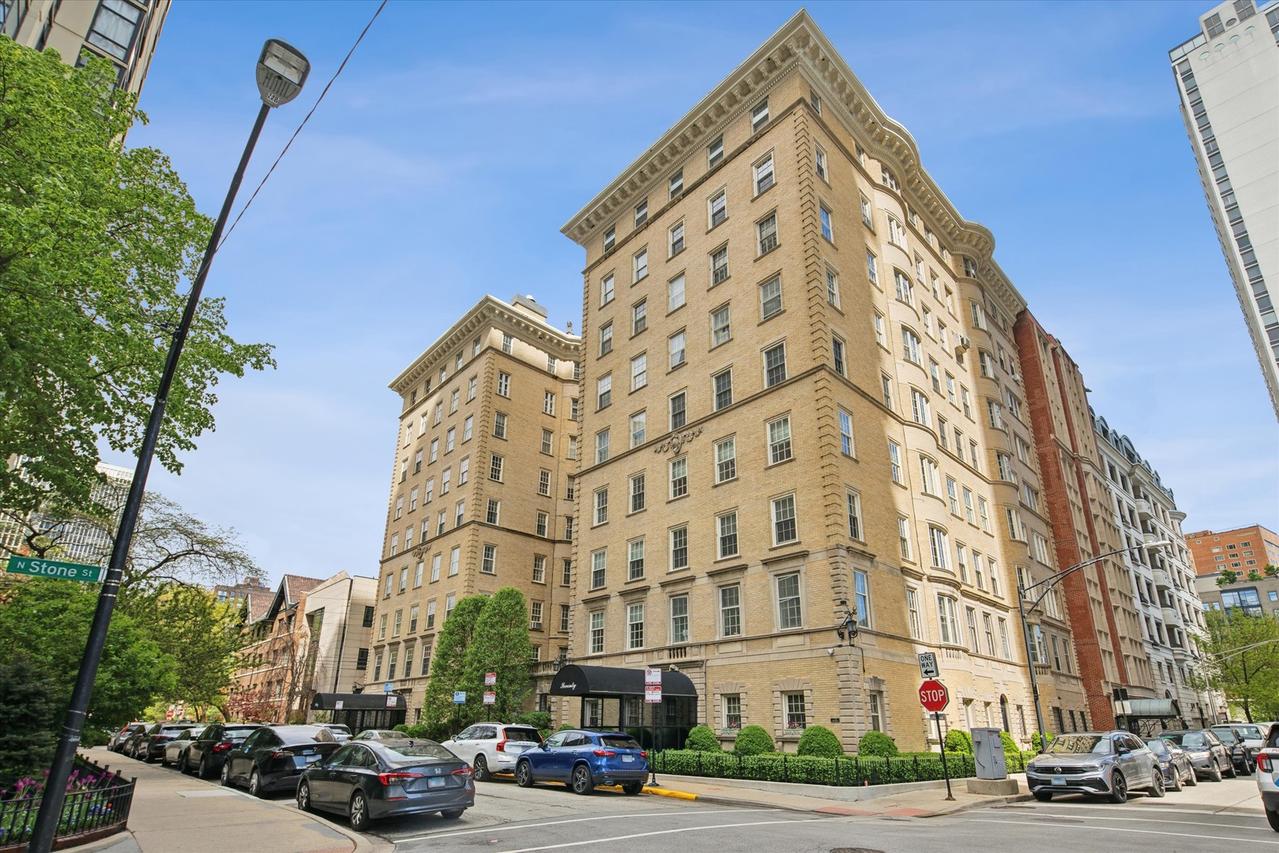 70 E Scott St. #306, Chicago, IL 60610