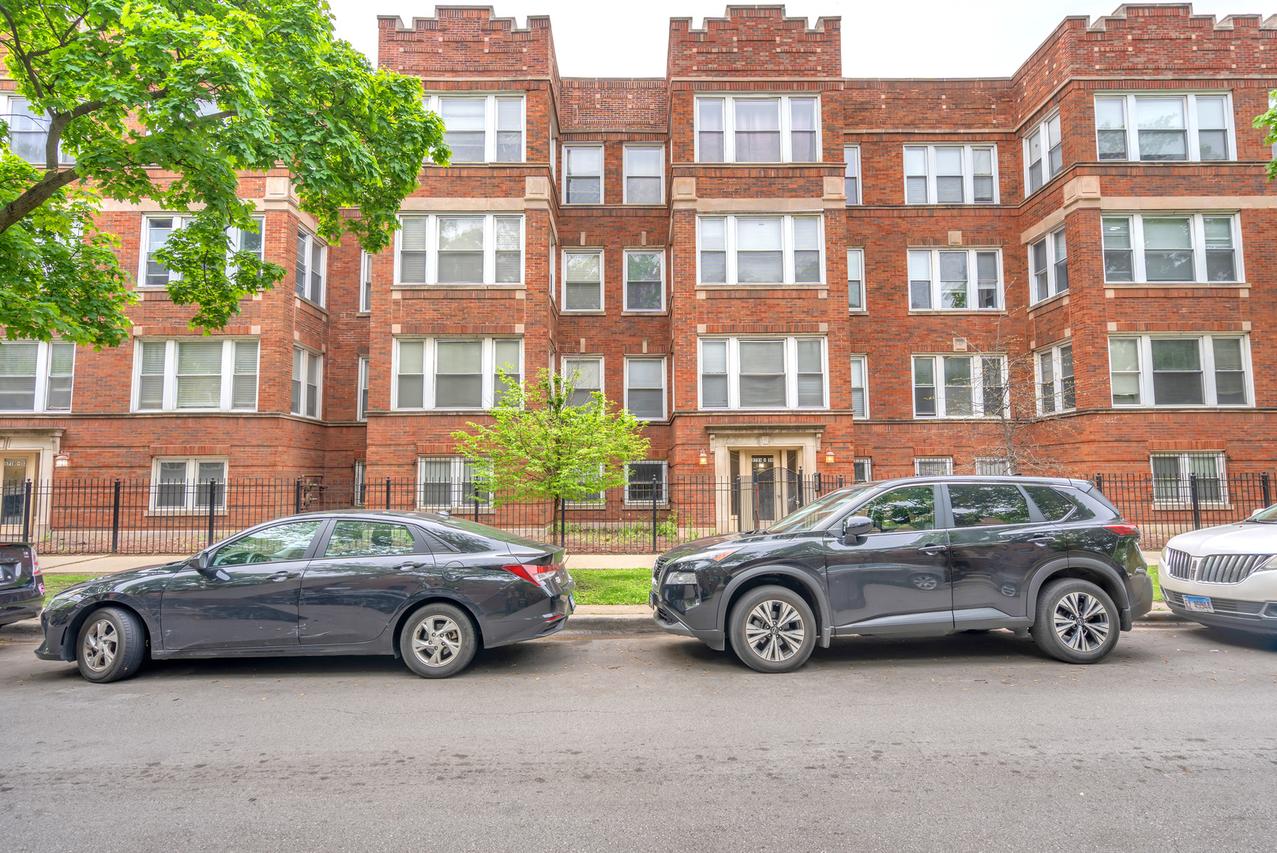 6706 S Ridgeland Ave. #3C, Chicago, IL 60649