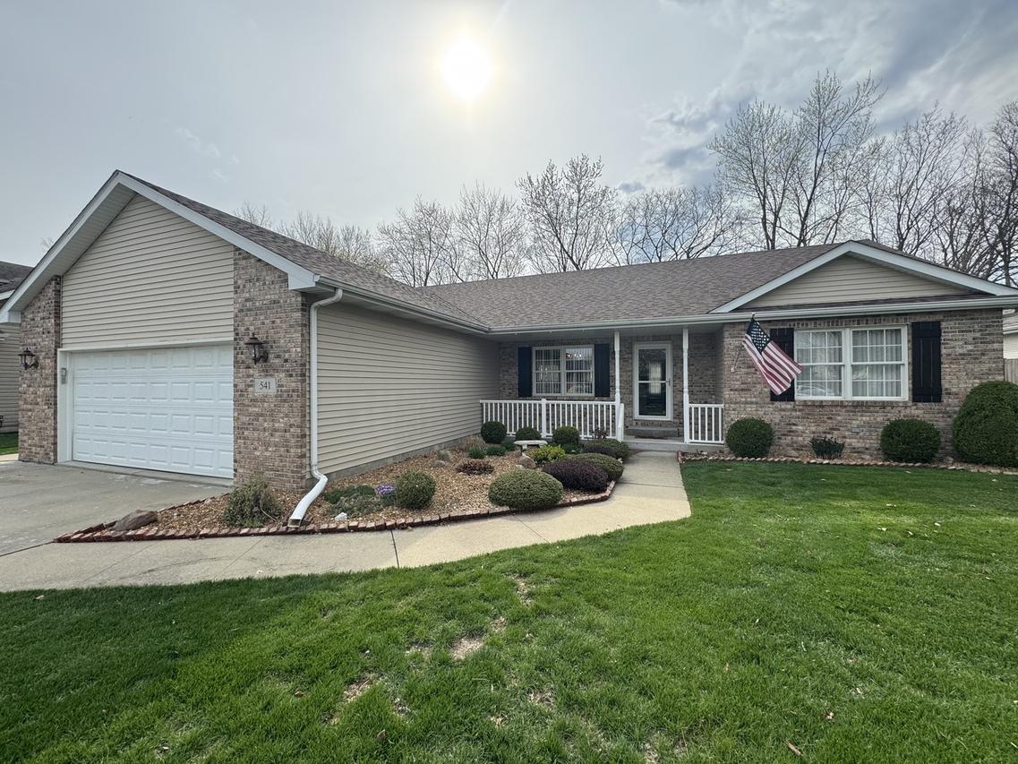 541 Hollyberry Ln., Bourbonnais, IL 60914