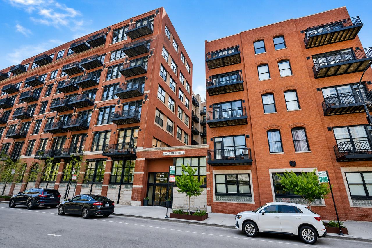 226 N Clinton St. #721, Chicago, IL 60661