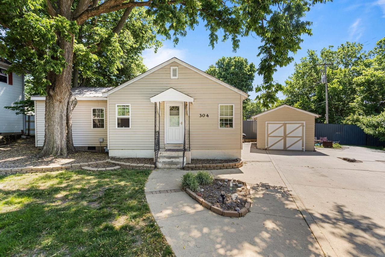 304 S Third St., Fisher, IL 61843