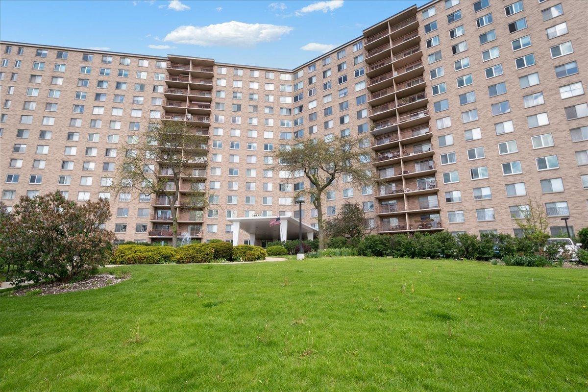 6833 N Kedzie Ave. #701, Chicago, IL 60645