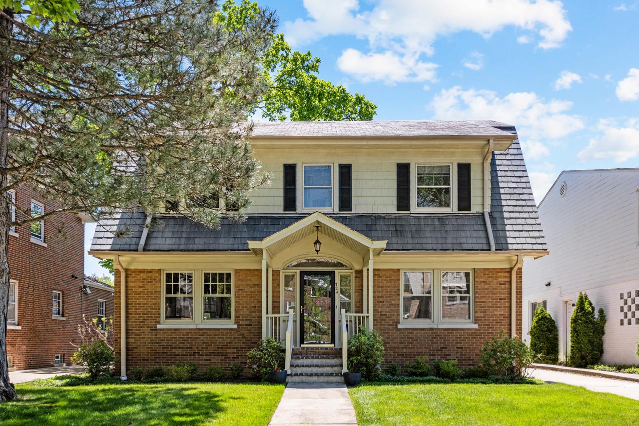 724 Maclean Ave., Kenilworth, IL 60043