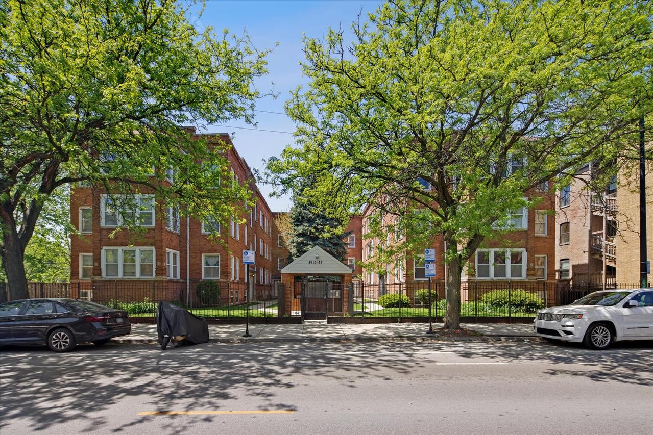 4912 N Kedzie Ave. #1W, Chicago, IL 60625
