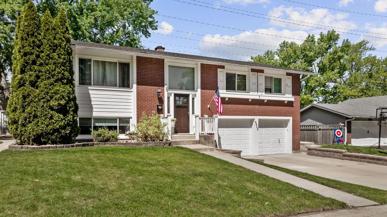 6402 Macarthur Dr., Woodridge, IL 60517