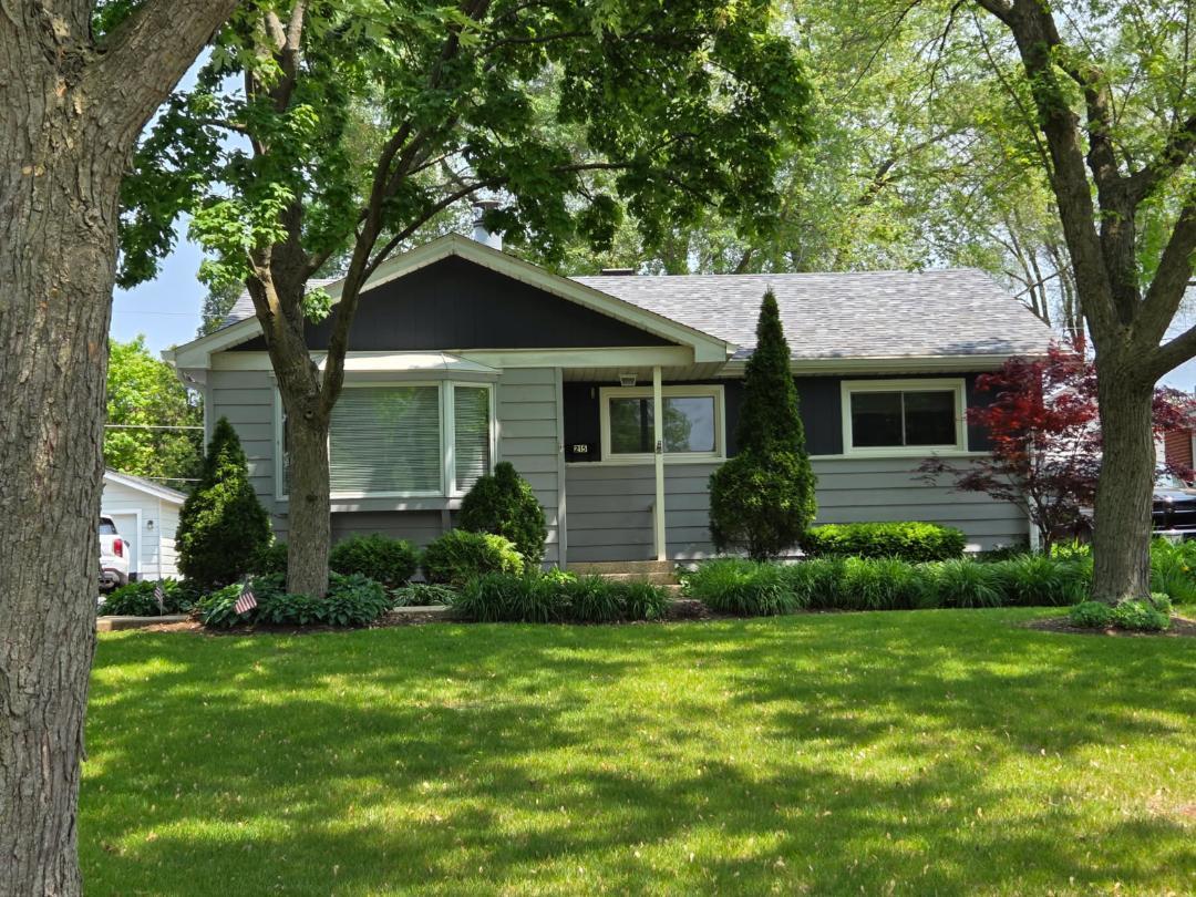 215 Brice Ave., Mundelein, IL 60060
