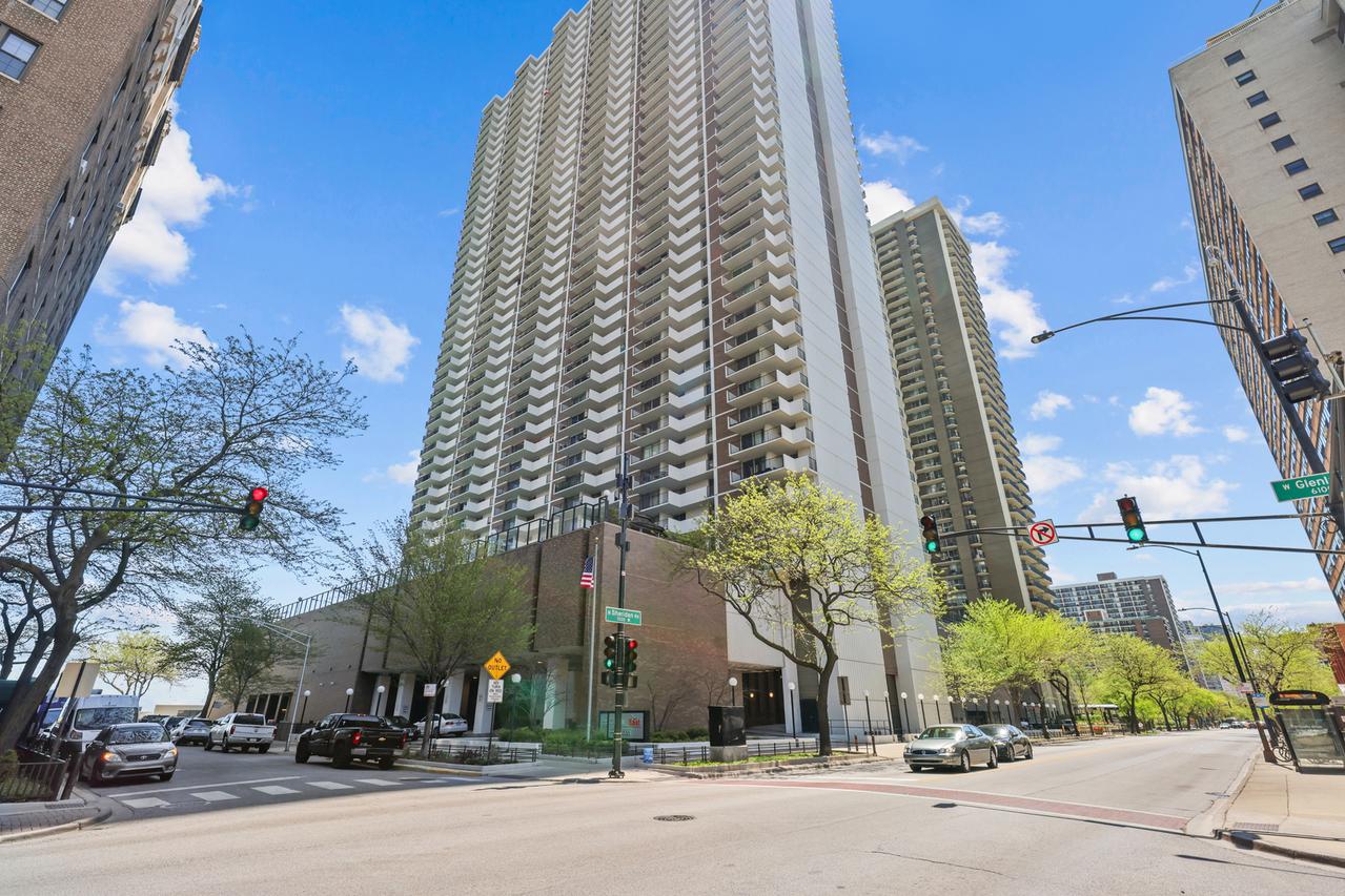 6033 N Sheridan Rd. #24B, Chicago, IL 60660