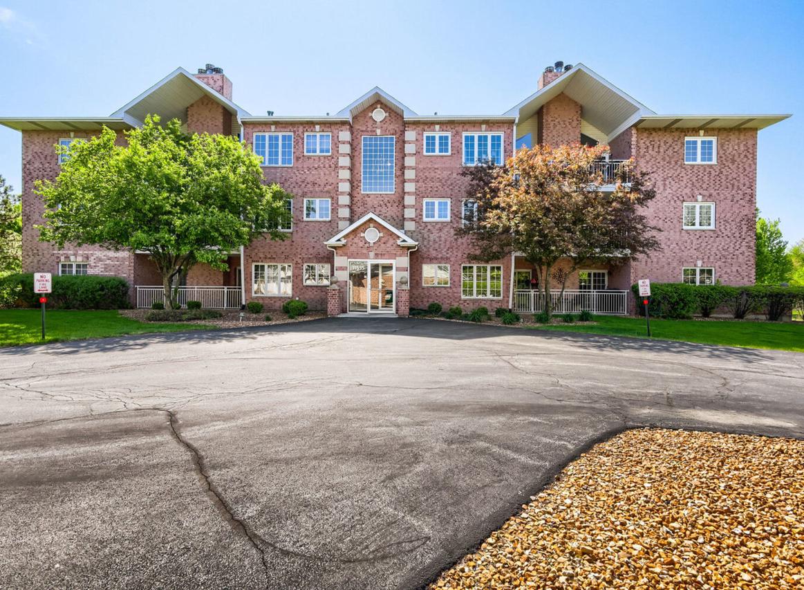 11535 Settlers Pond Way #2C, Orland Park, IL 60467
