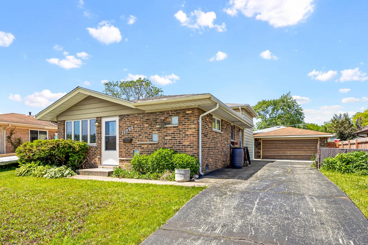 16466 Terry Ln., Oak Forest, IL 60452