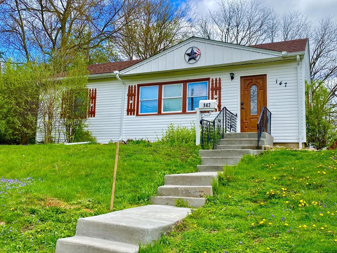 147 S Hill St., Woodstock, IL 60098