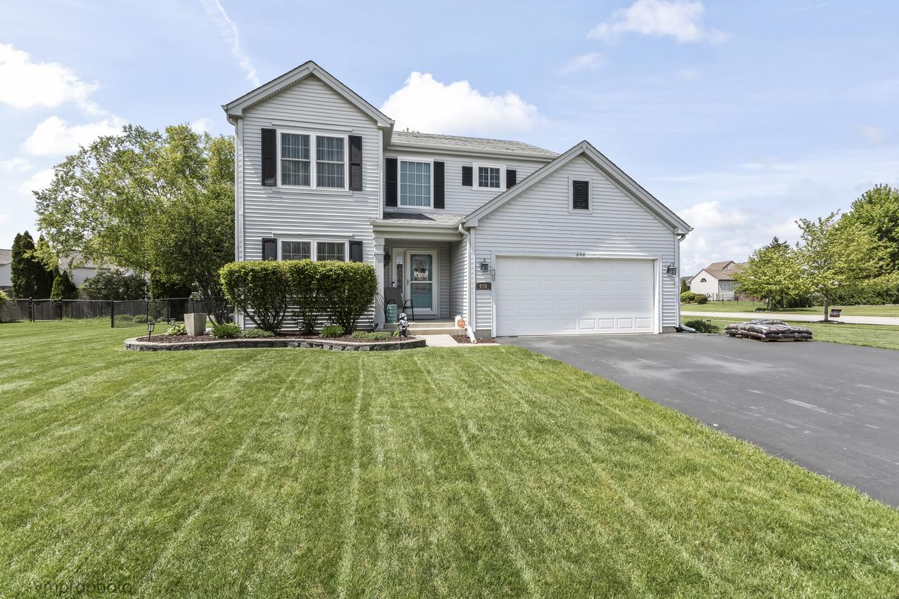 698 Fenwick Ln., South Elgin, IL 60177