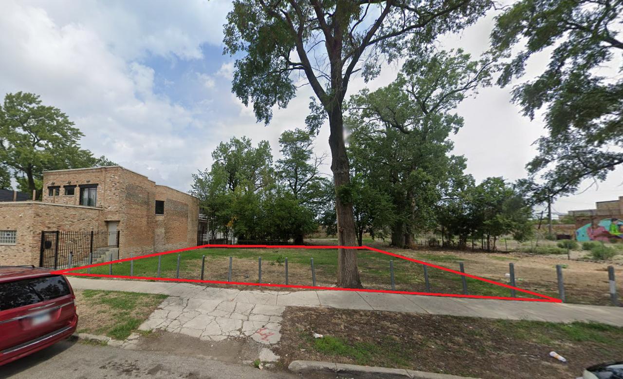 3352 W Carroll Ave., Chicago, IL 60624