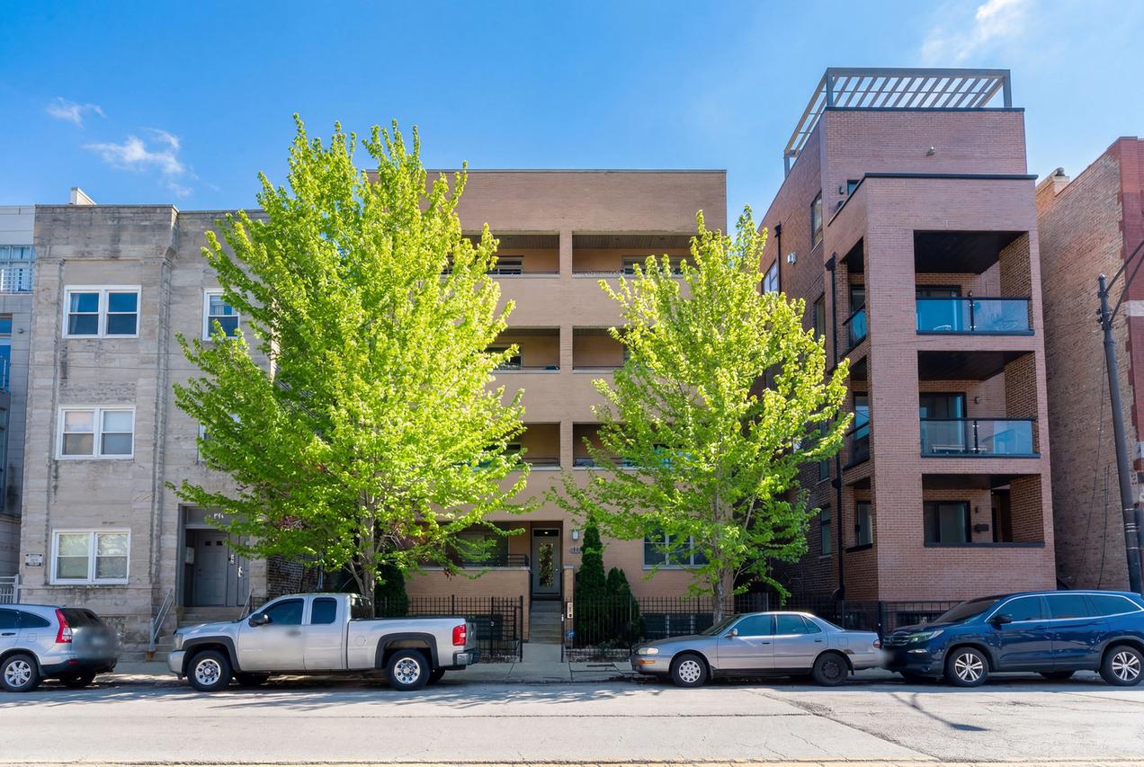 1425 W Grand Ave. #3E, Chicago, IL 60642