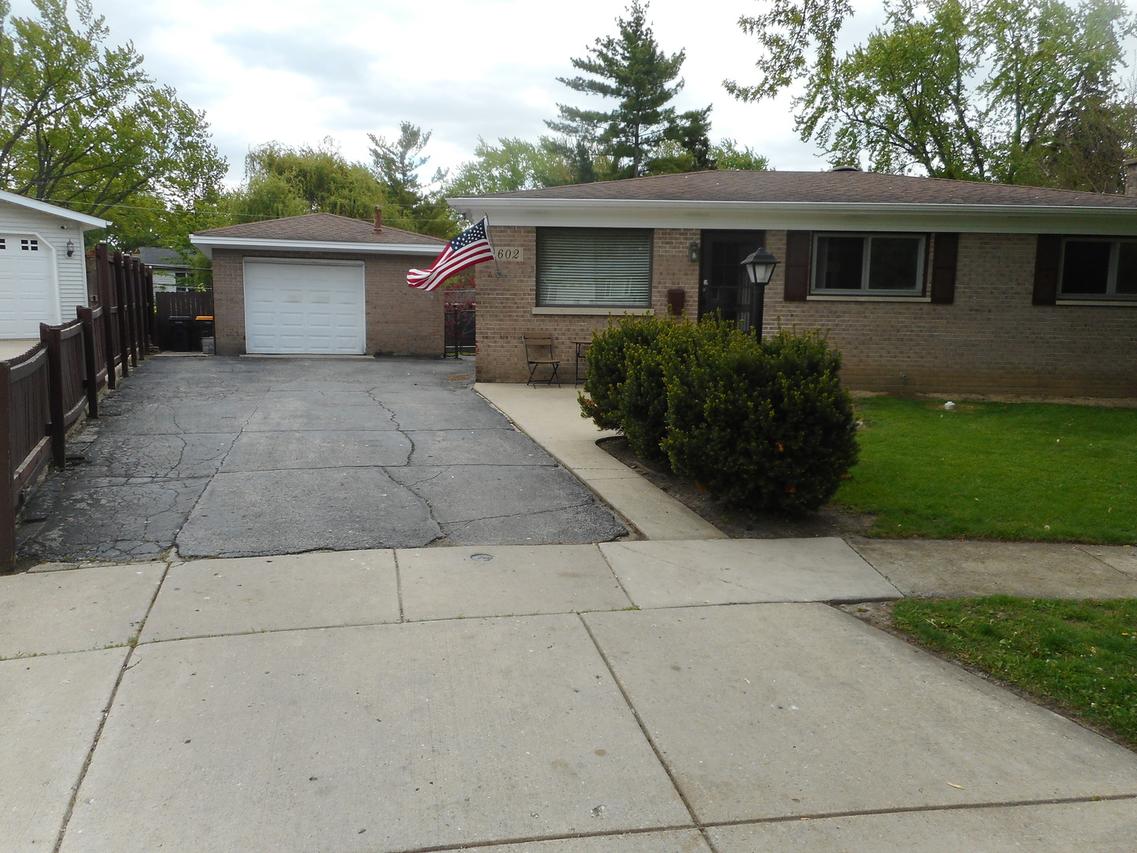 602 Bluff Ct., Streamwood, IL 60107