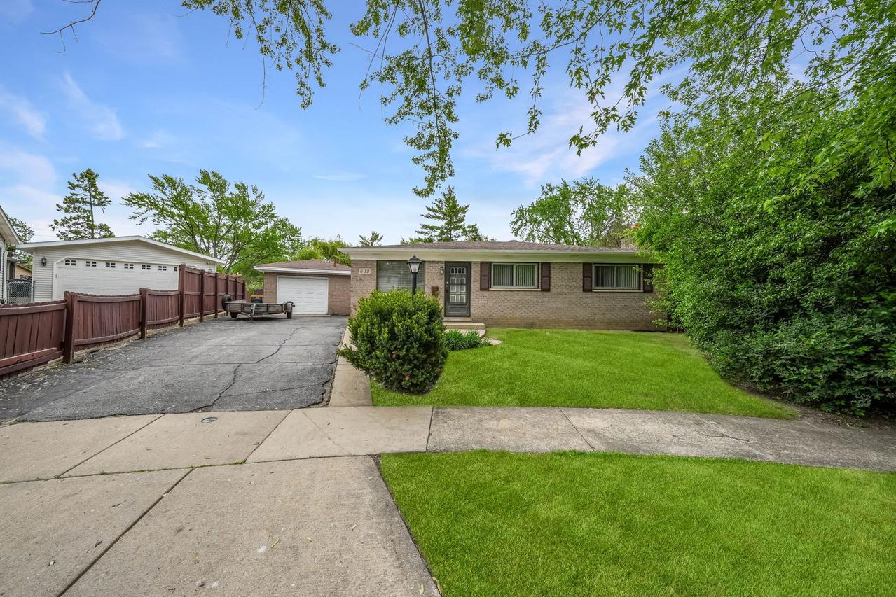 602 Bluff Ct., Streamwood, IL 60107