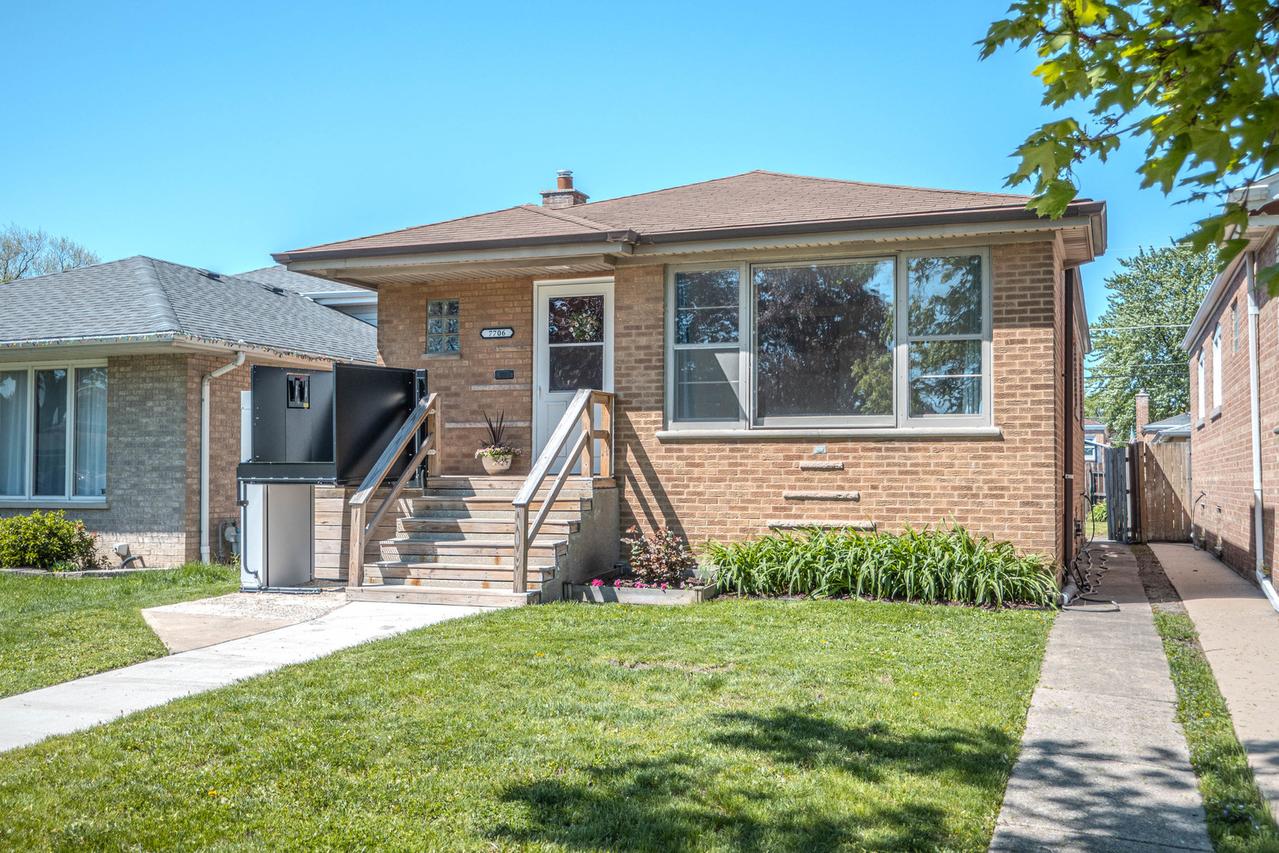 7706 Mobile Ave., Burbank, IL 60459