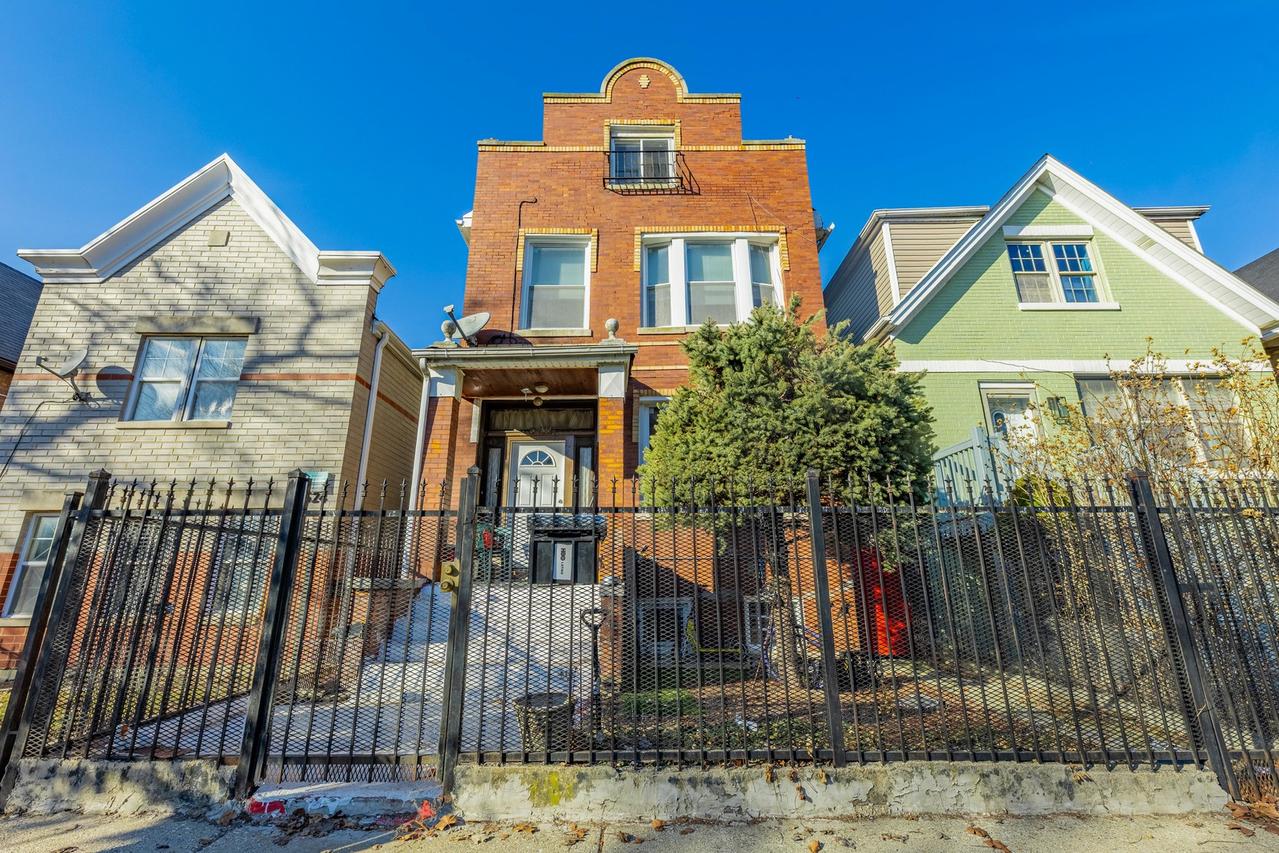 2522 W Haddon Ave., Chicago, IL 60622