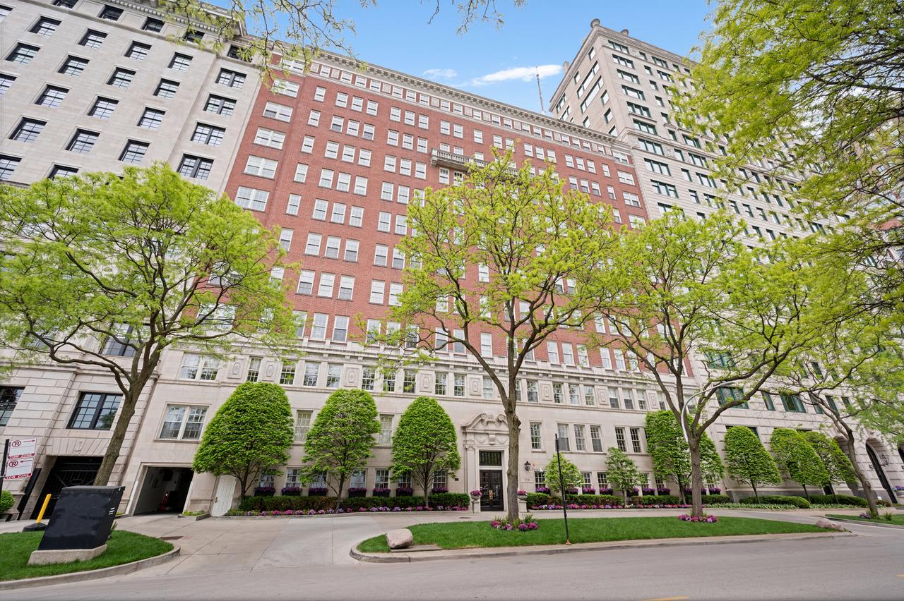 219 E Lake Shore Dr. #6AB, Chicago, IL 60611