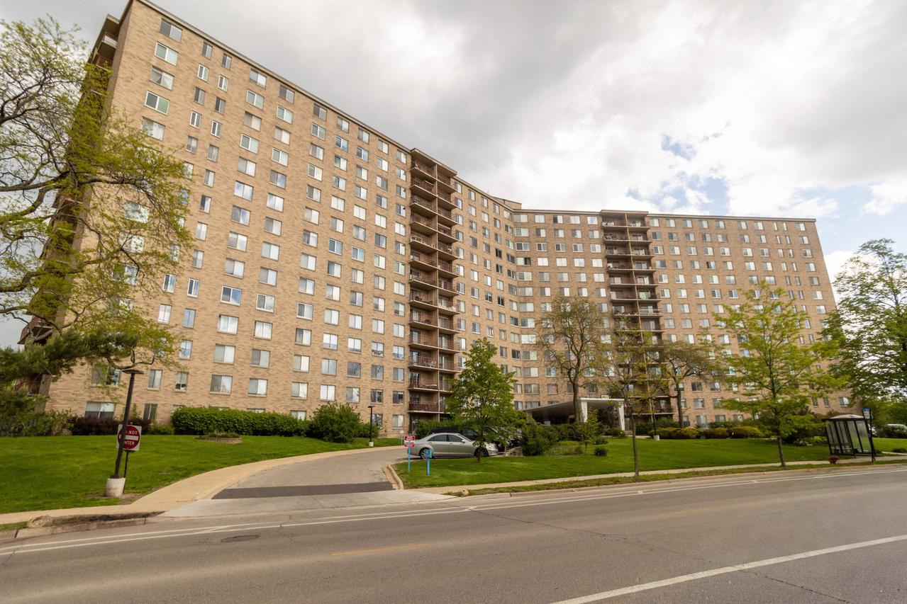 6833 N Kedzie Ave. #410, Chicago, IL 60645