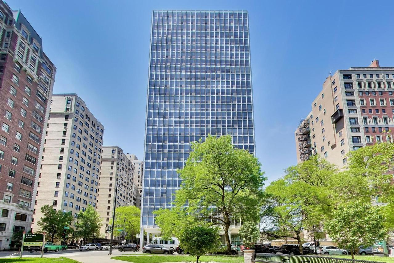 2400 N Lakeview Ave. #808, Chicago, IL 60614