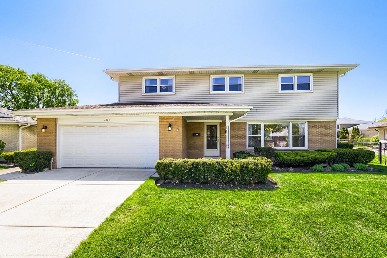 1111 W Ash Dr., Mount Prospect, IL 60056