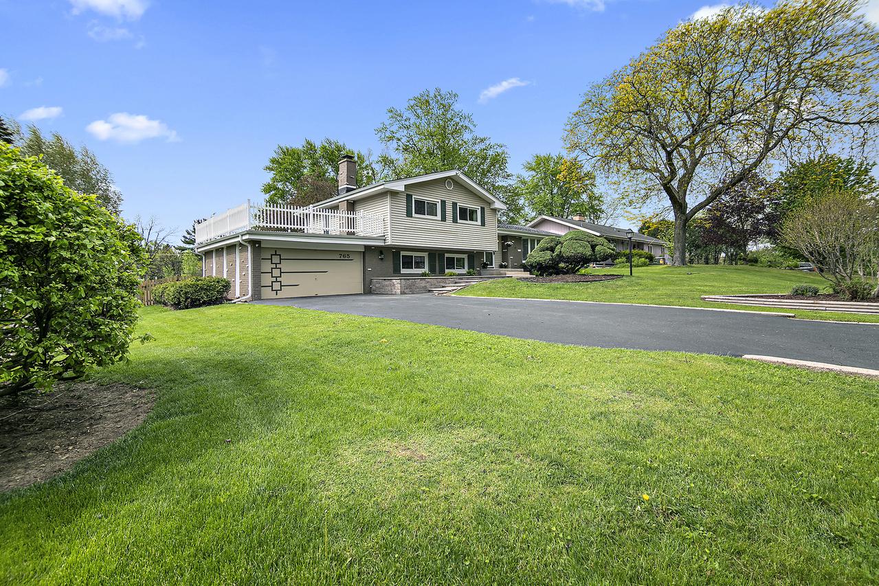 765 W Bayer Dr., Palatine, IL 60067