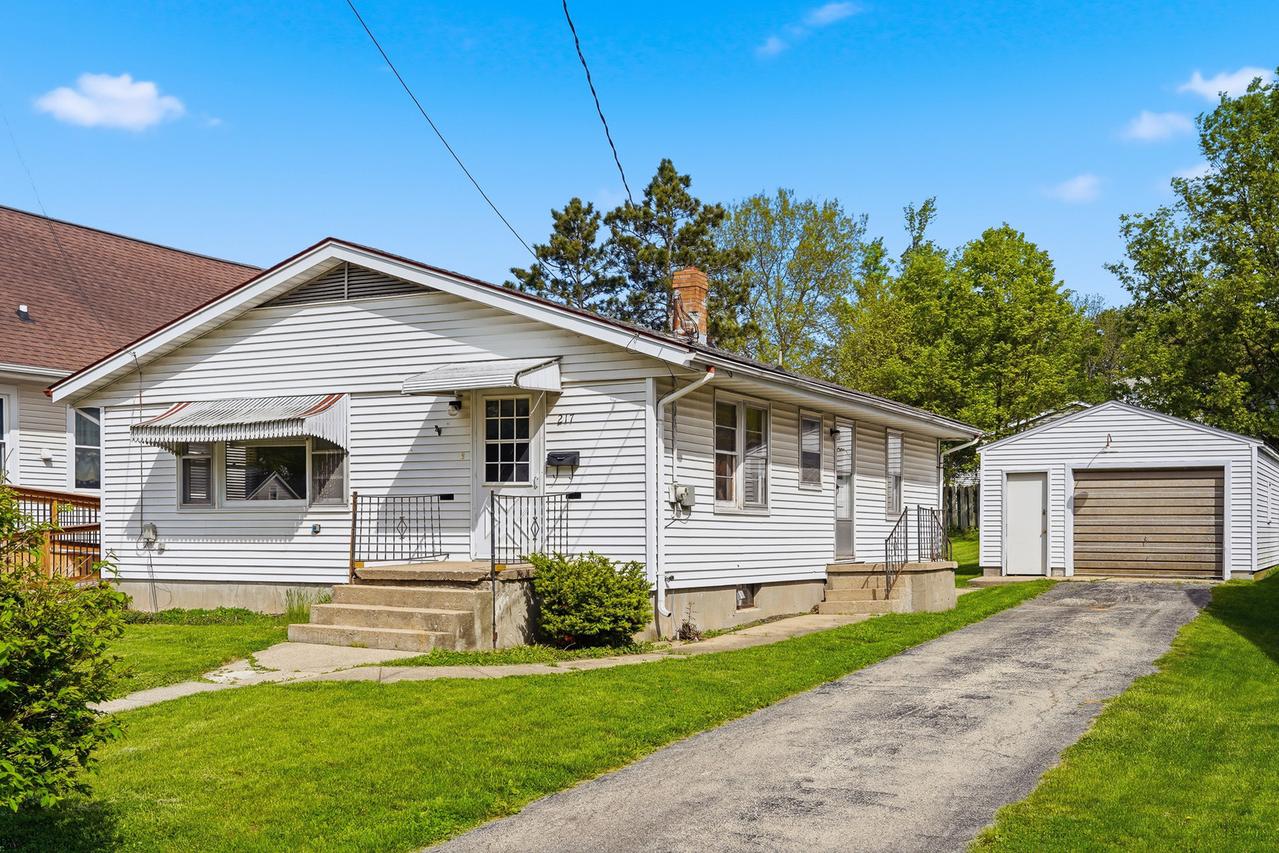 217 W Morgan St., Dixon, IL 61021