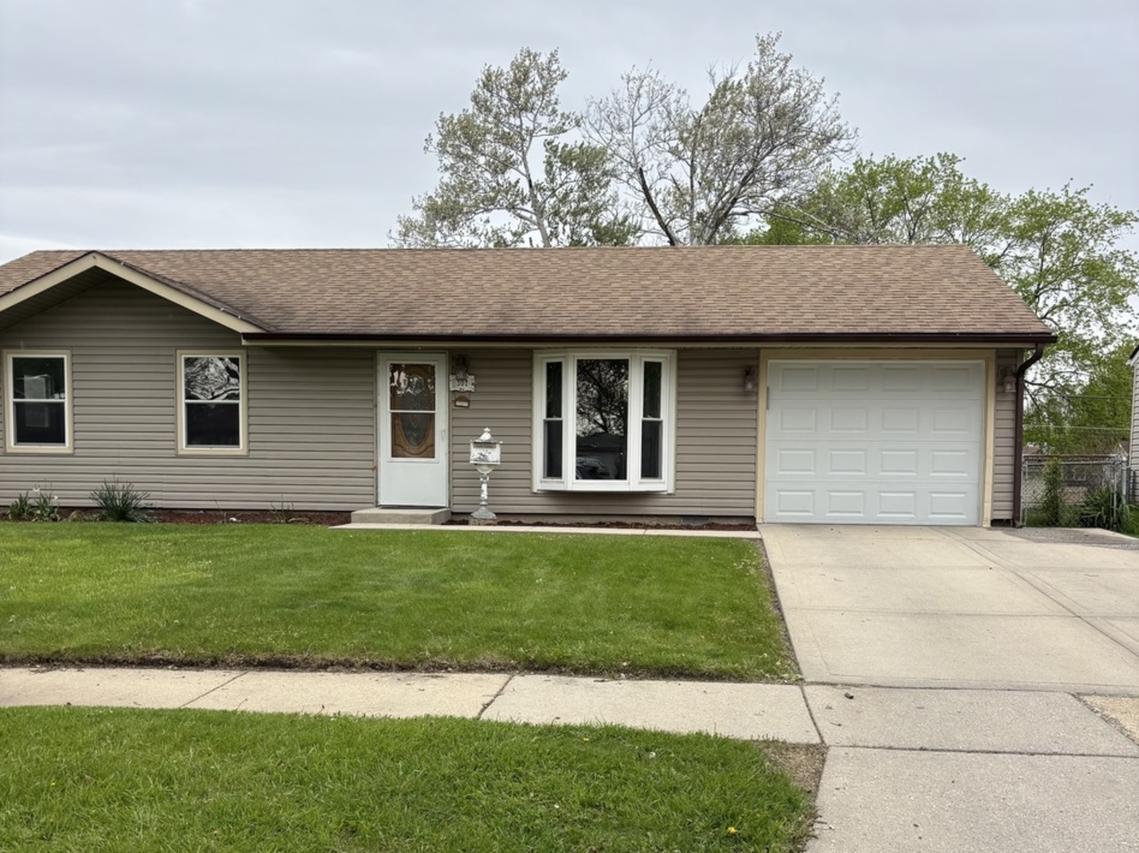 302 Ridge Cir., Streamwood, IL 60107