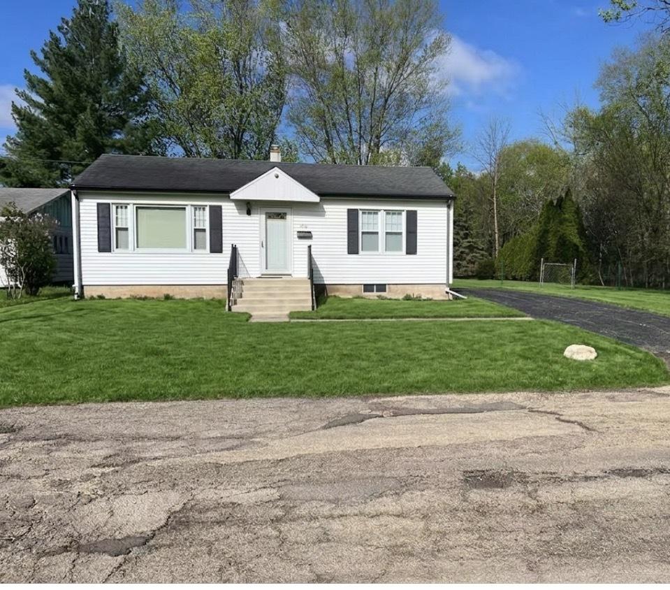 550 N Waddell Ave., Freeport, IL 61032