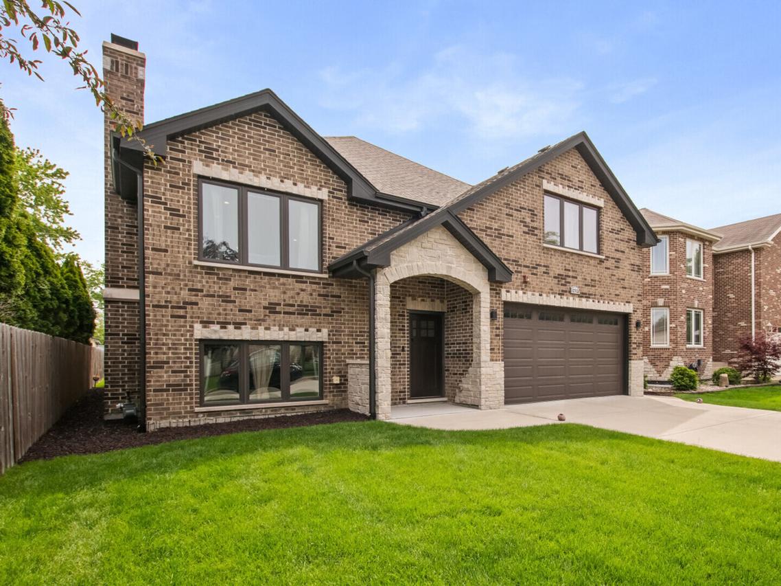 10507 Oxford Ave., Chicago Ridge, IL 60415