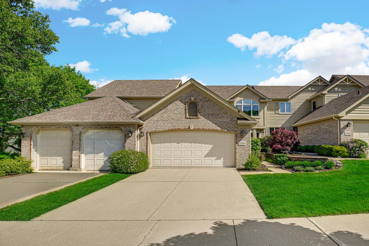 2254 Tamarack Dr., Downers Grove, IL 60515
