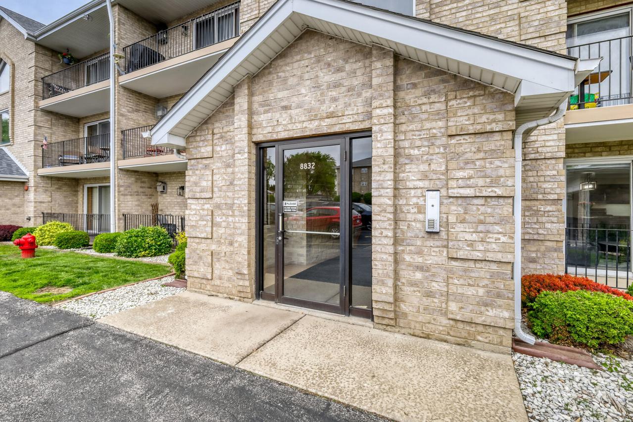 8832 Amelia Ct. #1-D, Justice, IL 60458