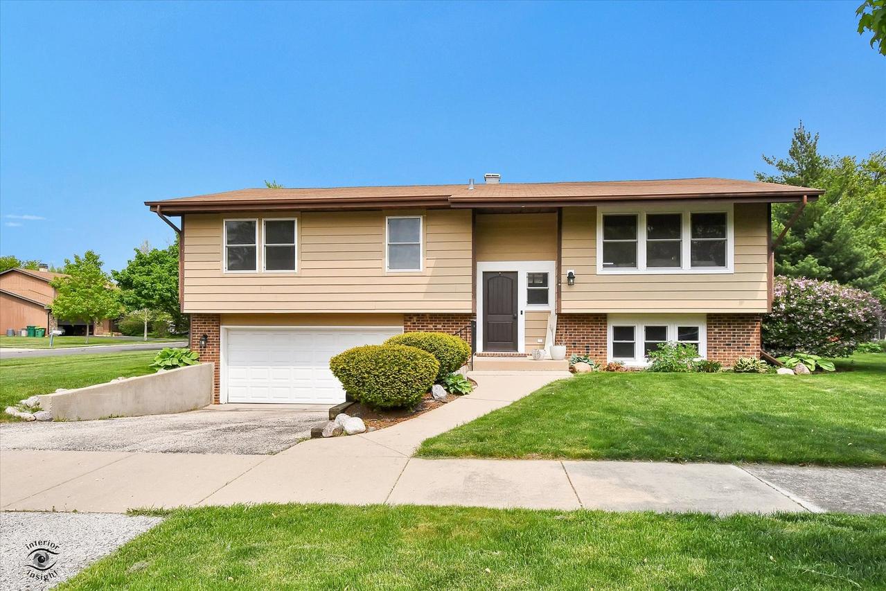 99 Mayer Ave., Wheeling, IL 60090